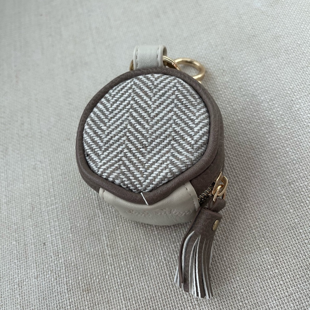 Itzy Ritzy diaper bag charm - pod in vanilla latte